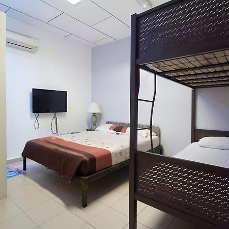 G99 Hotel George Town Esterno foto