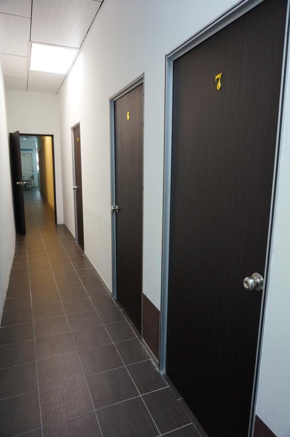 G99 Hotel George Town Esterno foto