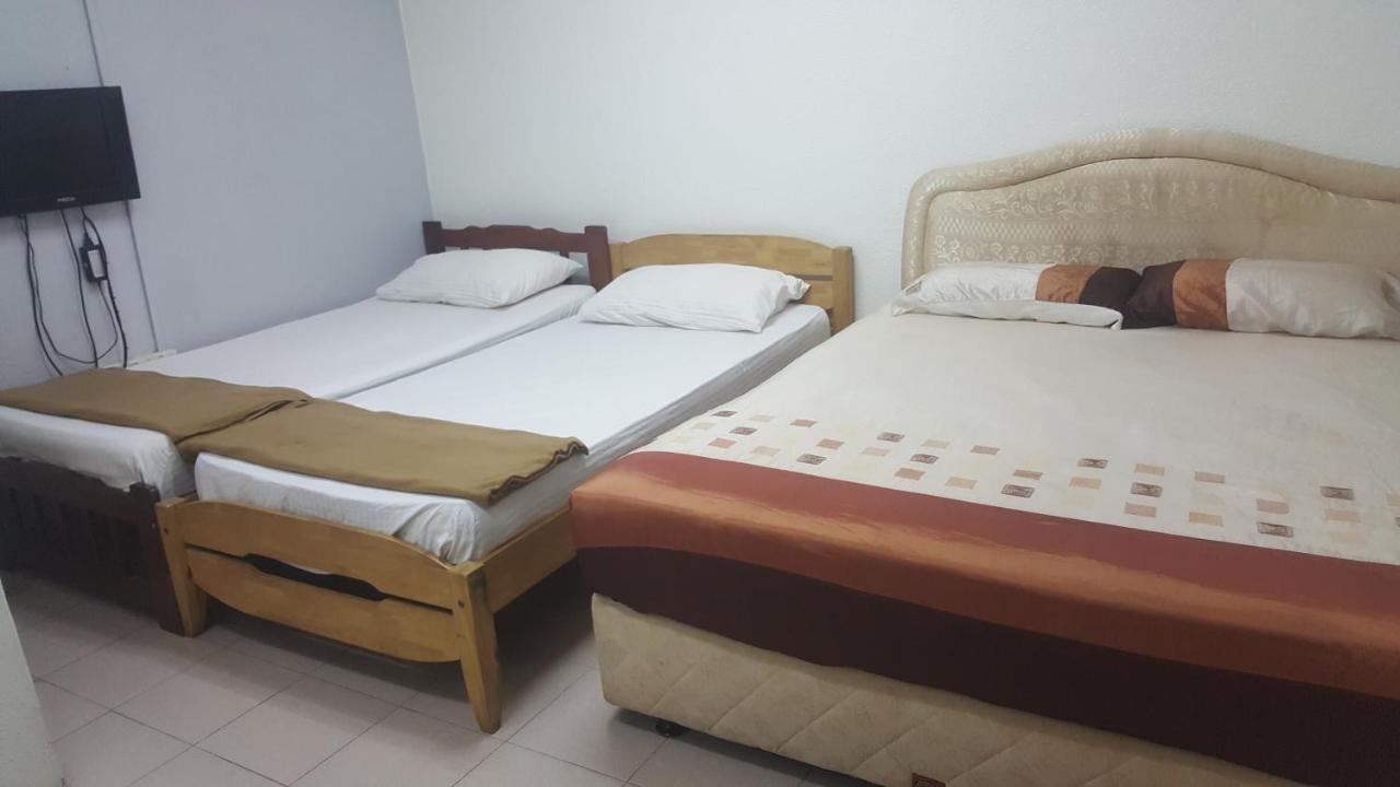 G99 Hotel George Town Esterno foto