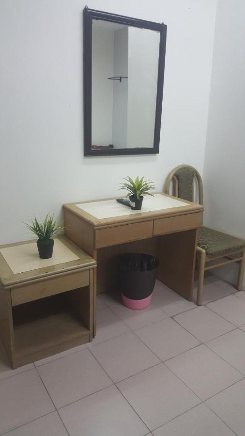 G99 Hotel George Town Esterno foto
