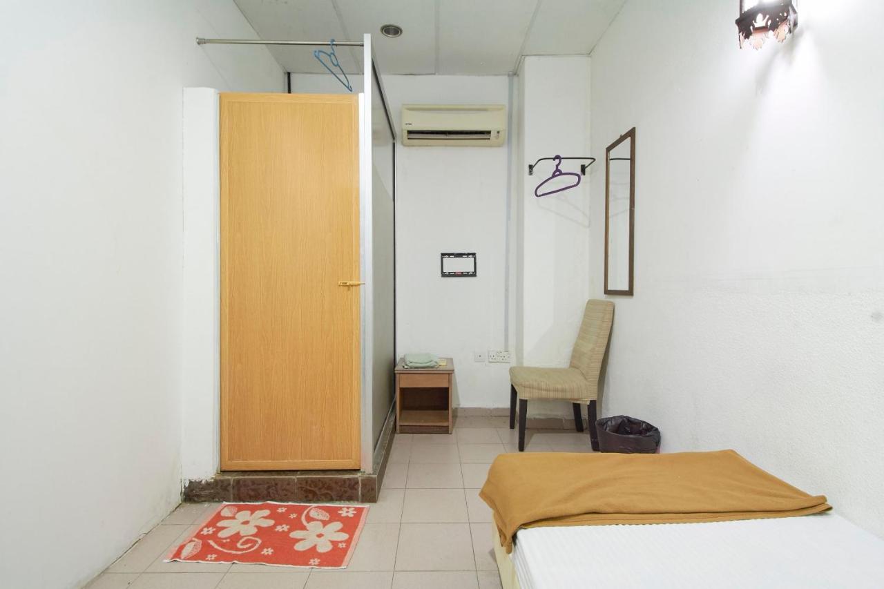 G99 Hotel George Town Esterno foto