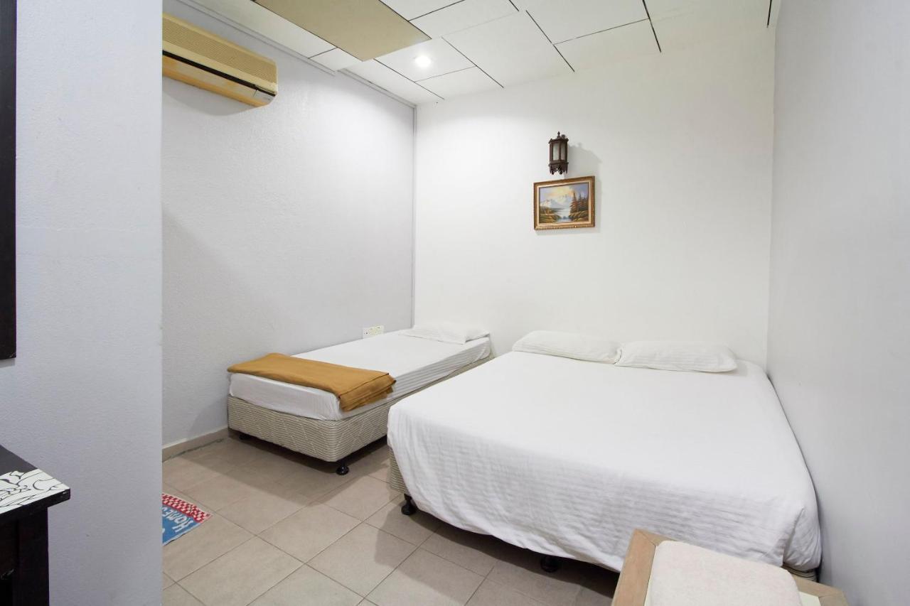 G99 Hotel George Town Esterno foto