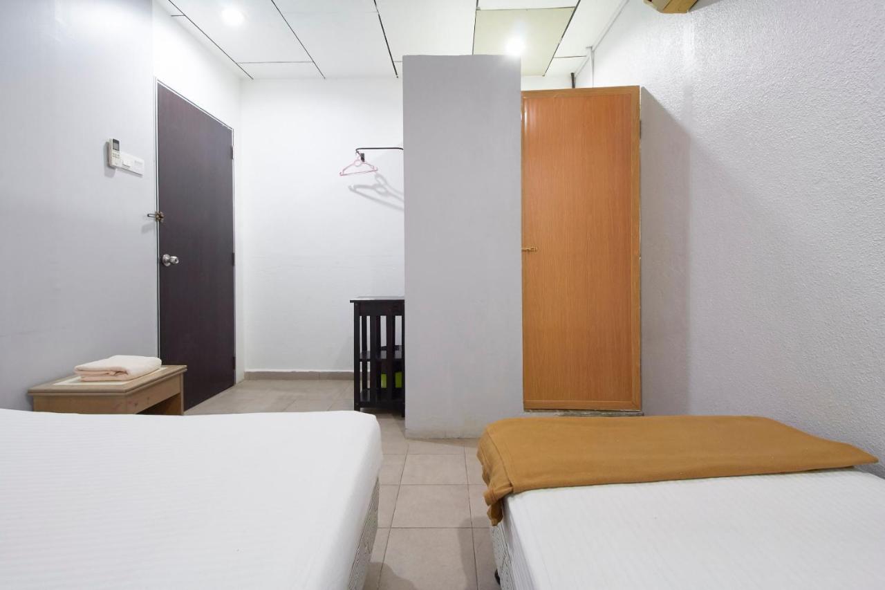 G99 Hotel George Town Esterno foto