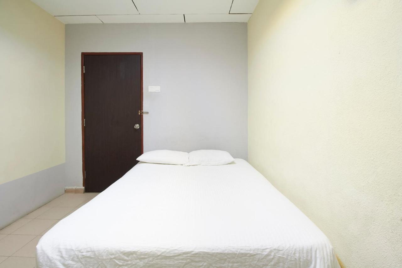 G99 Hotel George Town Esterno foto