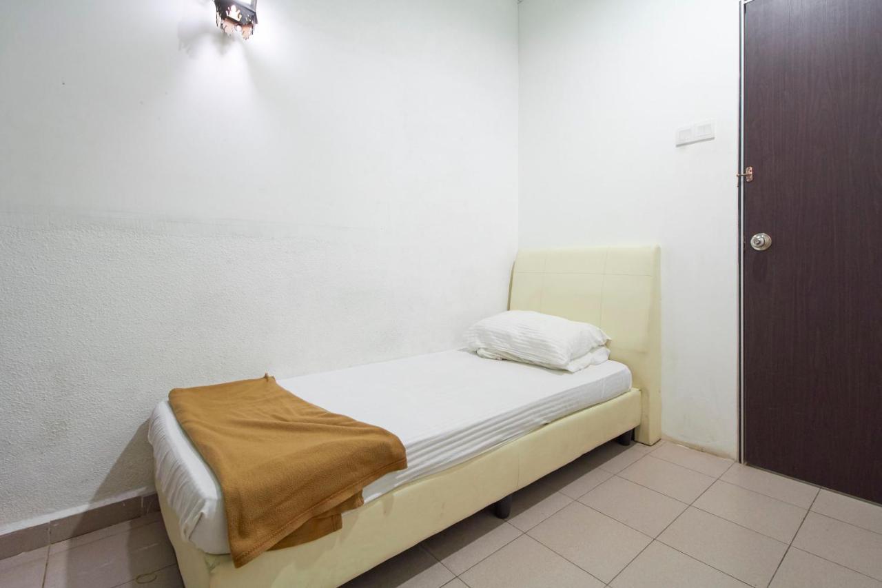G99 Hotel George Town Esterno foto